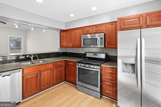 Building Photo - 410 Wedgewood Way