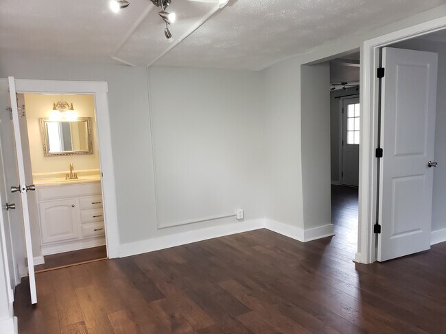 Building Photo - 332 Smithfield Ave