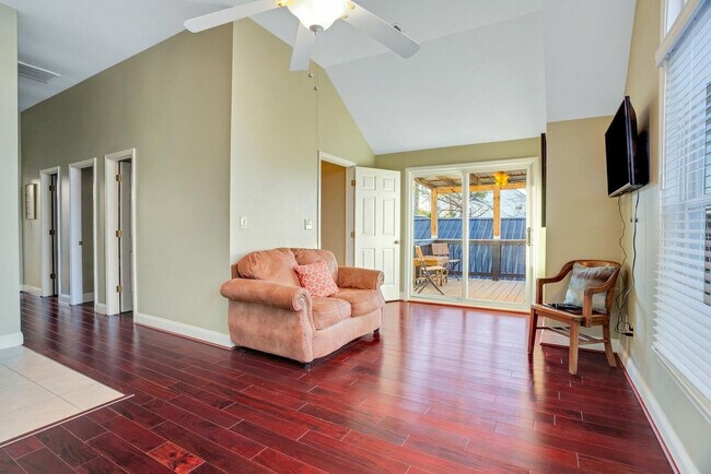 Foto del edificio - 1348 Misty Ln