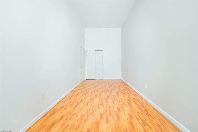 Building Photo - 1 br, 1 bath  - 926 Fulton St