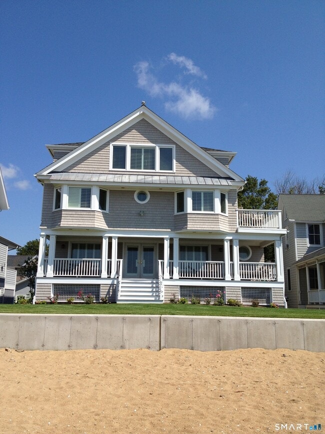 Building Photo - 15 Parker Ln