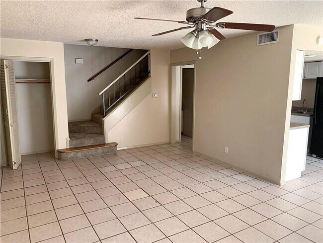 Building Photo - 7204 Creekside Dr