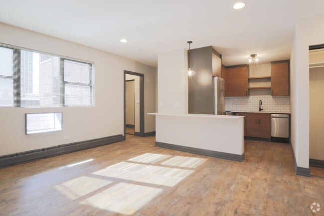 Interior Photo - Wrightwood - 512 W Wrightwood Ave