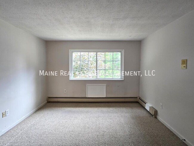 Building Photo - 10 Tall Pines Dr