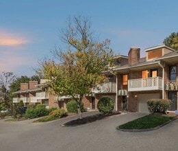 Building Photo - 231 Glenstone Cir