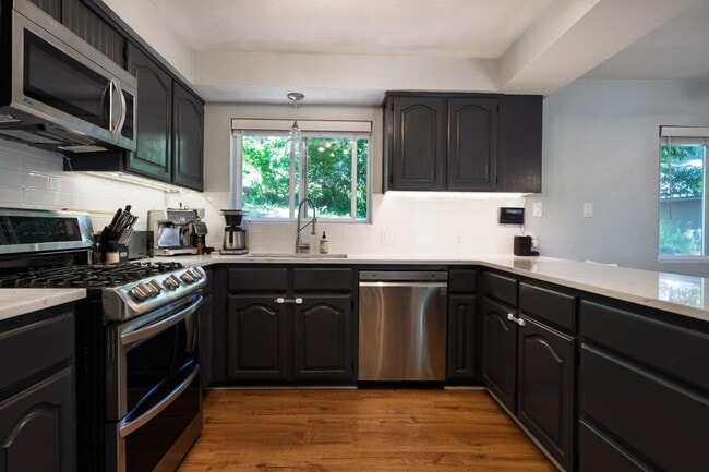 Building Photo - Three Bedroom House in Lynnewood
