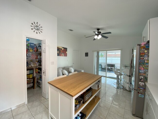 Building Photo - 7027 W 33rd Ln