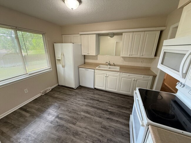 Building Photo - 3 BR/2BA | Single Family Home | 2-Car Garage Parking | Fenced backyard!