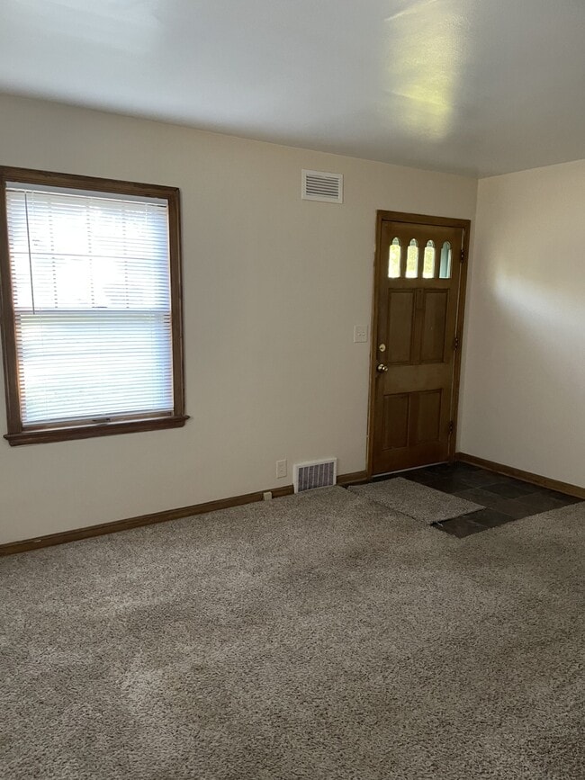 Sala de estar - 2522 Hancock St