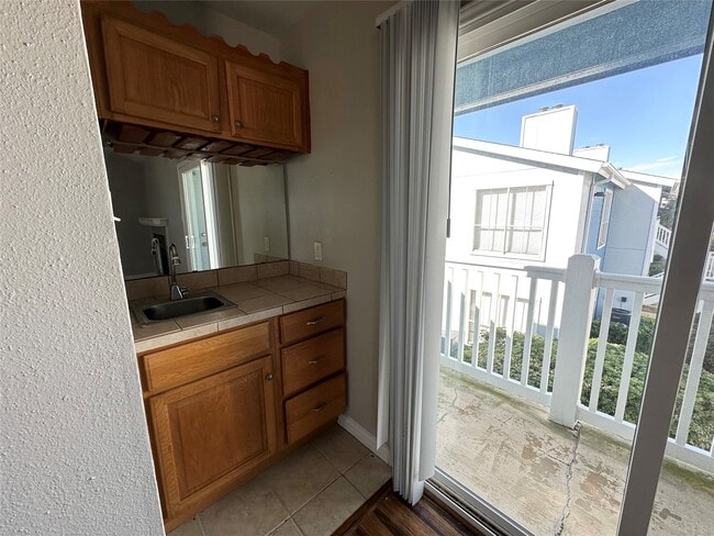 Building Photo - 3506 Cove View Blvd