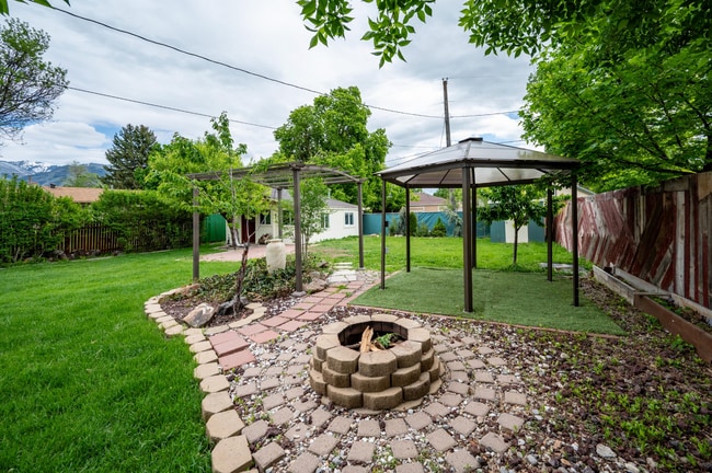 Foto del edificio - 430 W 550 N