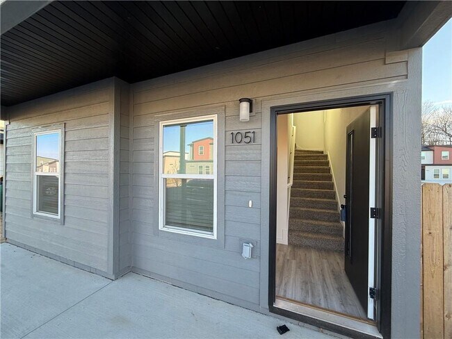 Foto del edificio - 1051 States Ave