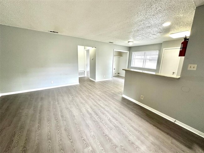 Building Photo - 9808 Roxanna Dr