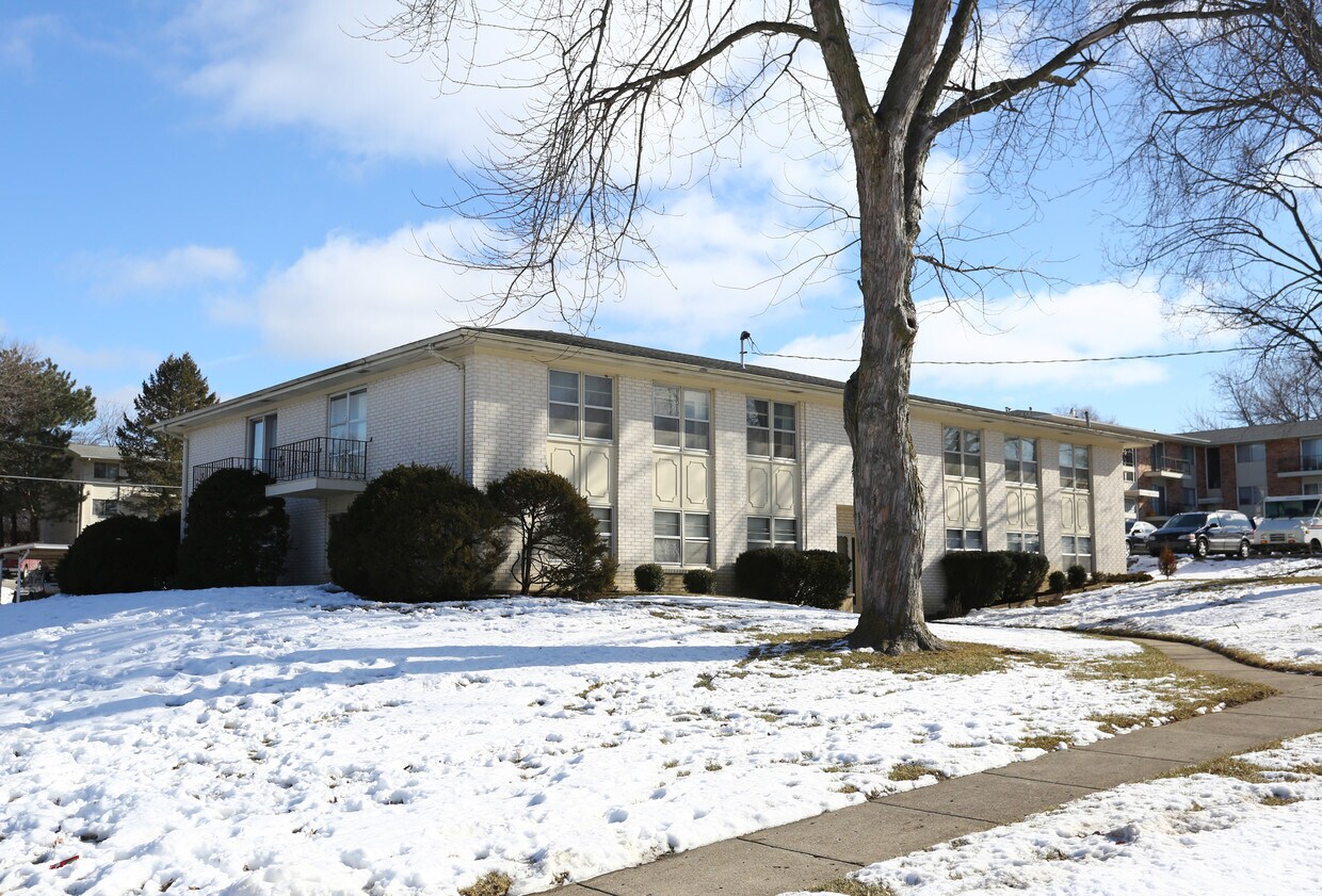 Building Photo - 2413 Rocklyn Dr