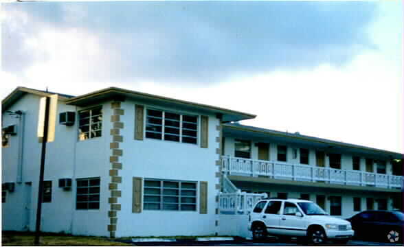 Building Photo - Twin Manor Apartments
