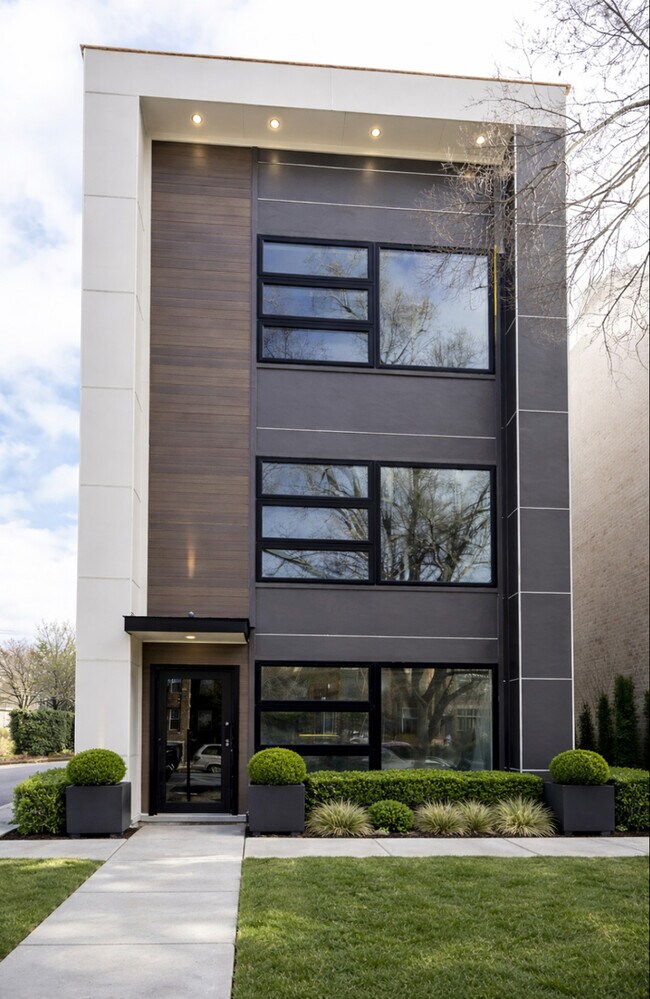 Building Photo - 5637 S Prairie Ave