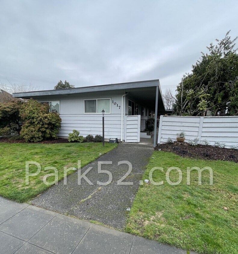 Primary Photo - North Tacoma 1 Bed 1 Bath Apartment