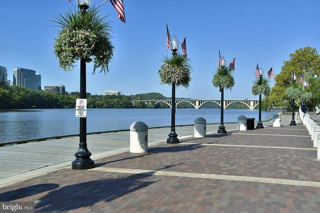 Foto del edificio - 3030 K St NW