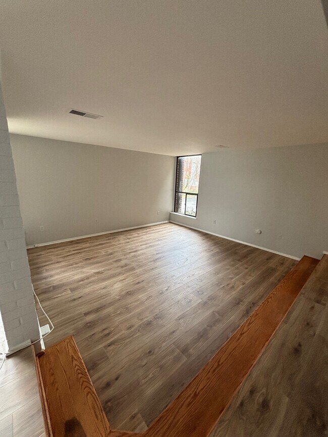 Foto del edificio - 2114 Bonnywood Ln
