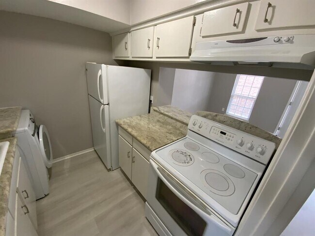 Building Photo - 6402 Del Monte Dr