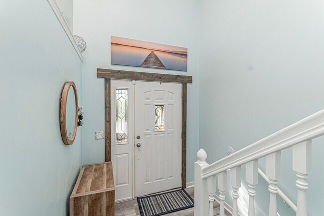 Foto del edificio - Please View 3D Virtual Walk-Through Before Scheduling a Showing