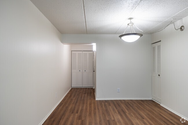 2BR, 2BA - 1,200SF - Dining Area - The Heights of Southfield