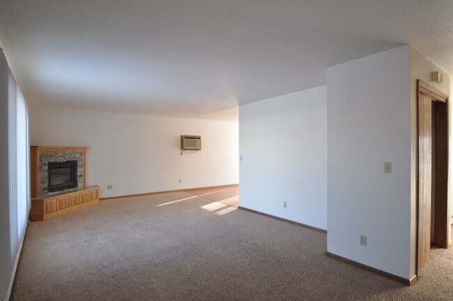 Building Photo - 1320 27th Ave S