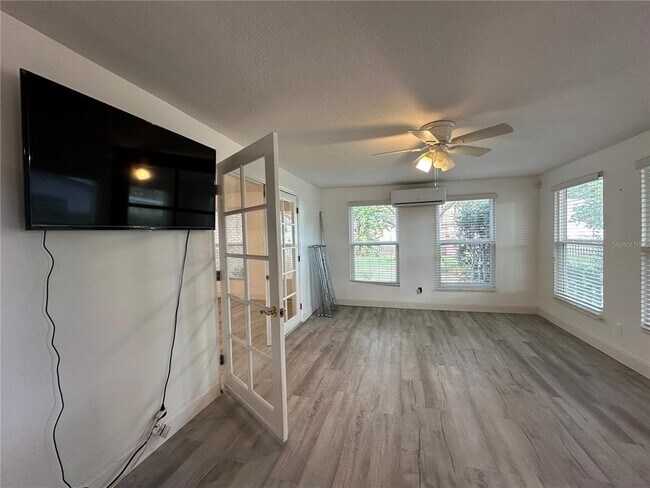 Foto del edificio - 3061 Simpson Rd