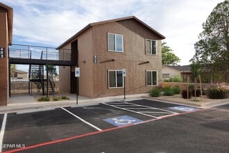 Building Photo - 6002 1/2 Pam McCall Drive Unit 6