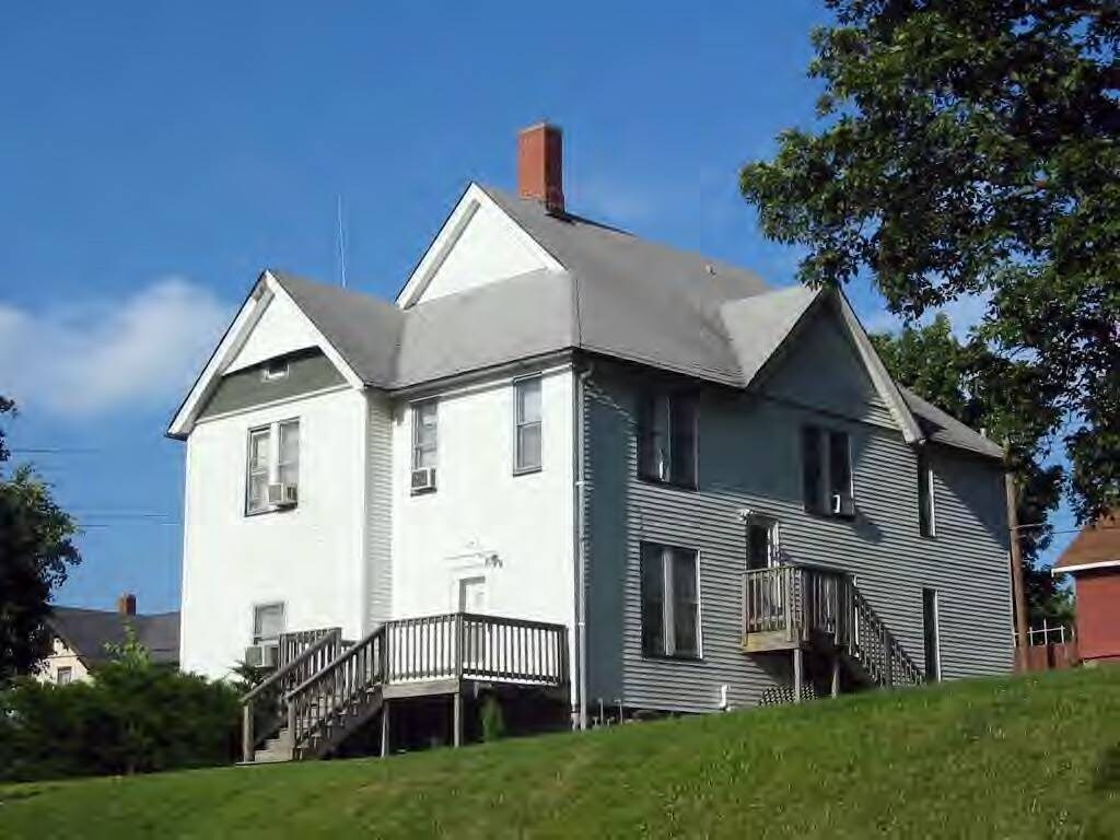 217 S Woodlawn, Burlington, IA 52601 Apartments in Burlington, IA