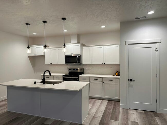 Foto del edificio - 6694 W 24th Ave