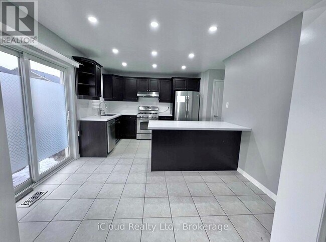 Building Photo - 450 Pozbou Cres