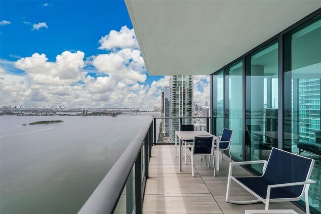 Foto del edificio - 3131 NE 7th Ave