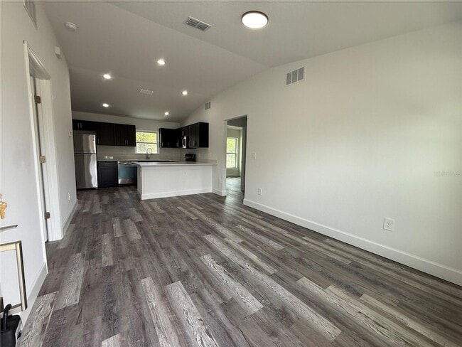 Building Photo - 14 Locust Rad