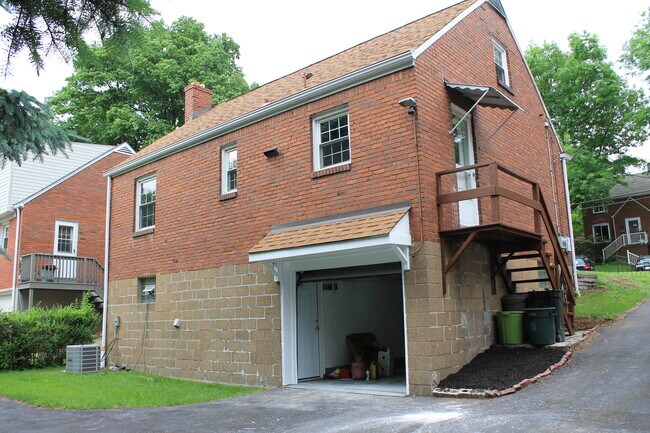 Building Photo - 274 Barclay Ave