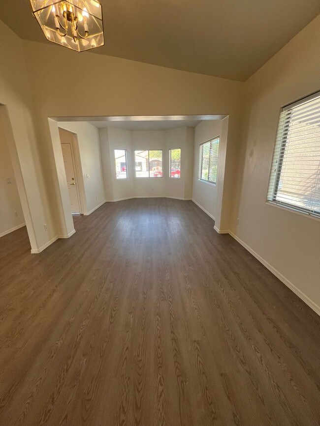 Building Photo - Southwest Home With Brand New Hard Floorin...