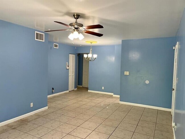 Building Photo - 2930 NW 55th Ave