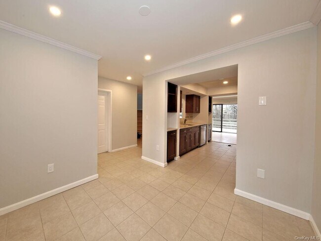 Building Photo - 43 Tulip Tree Ln