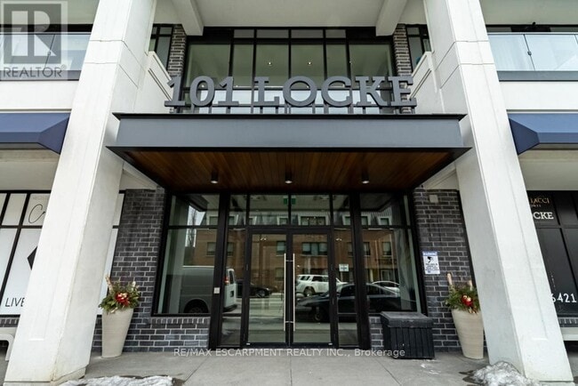 Photo du bâtiment - 101 Locke St S