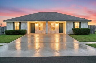 Building Photo - 5305 Daybreak Dr