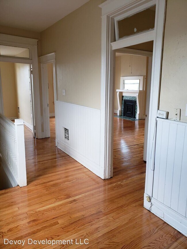 Building Photo - 3 br, 1 bath Apartment - 4463-A Morganford