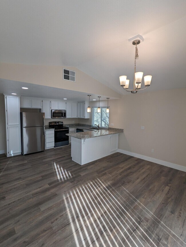 Foto del edificio - 2241 Lynbrook Dr