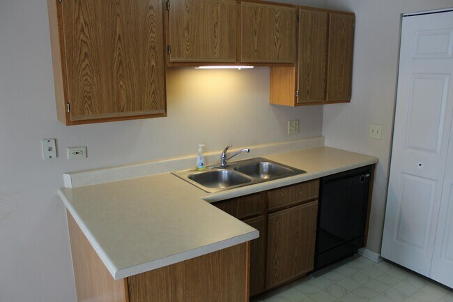 Building Photo - 225 Brett Circle, Unit C