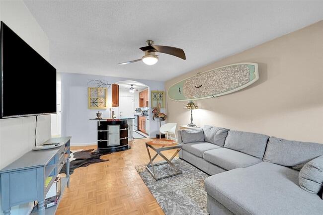 Foto del edificio - 2200 NE 66th St