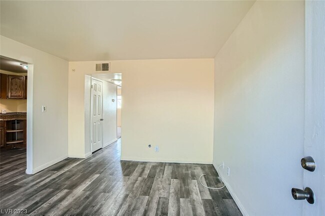 Building Photo - 212 Orland St