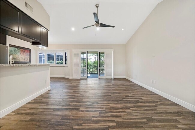 Foto del edificio - 349 NW 94th Terrace