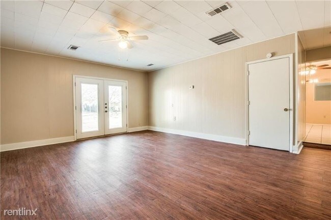 Building Photo - 3 br, 2 bath House - 1101 Briar Oaks Dr