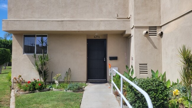 Building Photo - 6256 Morse Ave