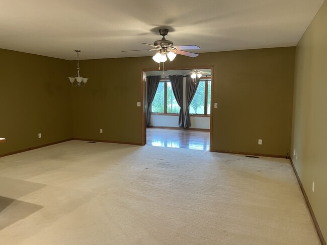 Large formal front room/carpeted - 208 W Briarbrook Ln