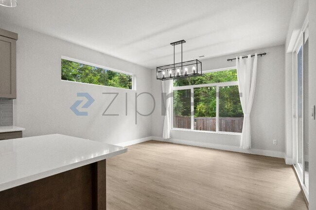 Building Photo - Unit